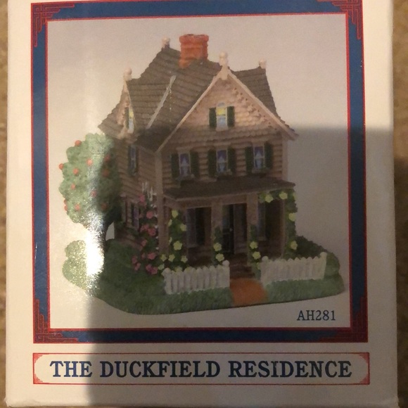 Liberty Falls Collection Village- “The Duckfield Residence“ - Picture 6 of 9